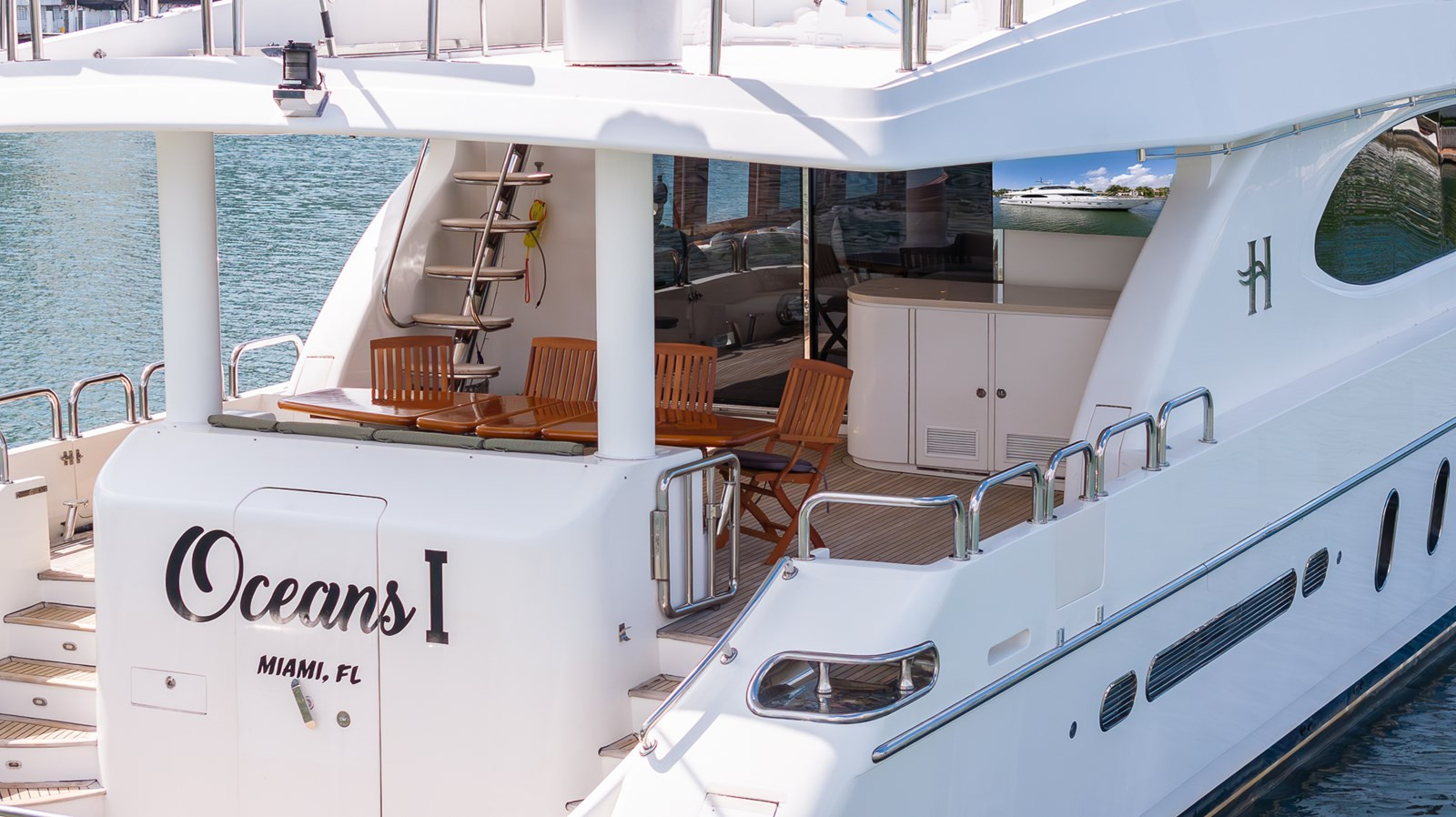 https://arconyachts.ams3.digitaloceanspaces.com/74259/conversions/large_4311226-optimize.jpg
