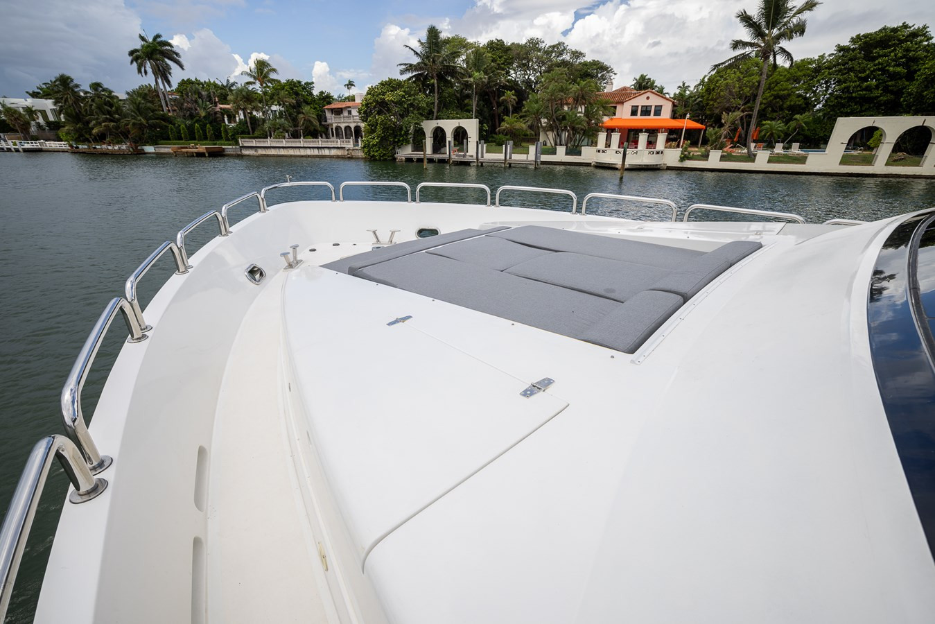 https://arconyachts.ams3.digitaloceanspaces.com/74281/conversions/large_4311243-optimize.jpg
