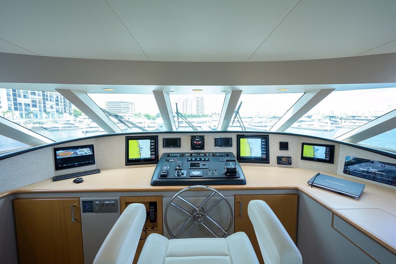 https://arconyachts.ams3.digitaloceanspaces.com/74363/conversions/large_4688547-optimize.jpg