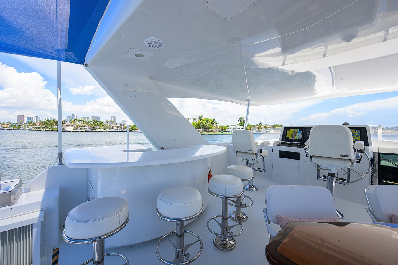https://arconyachts.ams3.digitaloceanspaces.com/74372/conversions/large_4688550-optimize.jpg