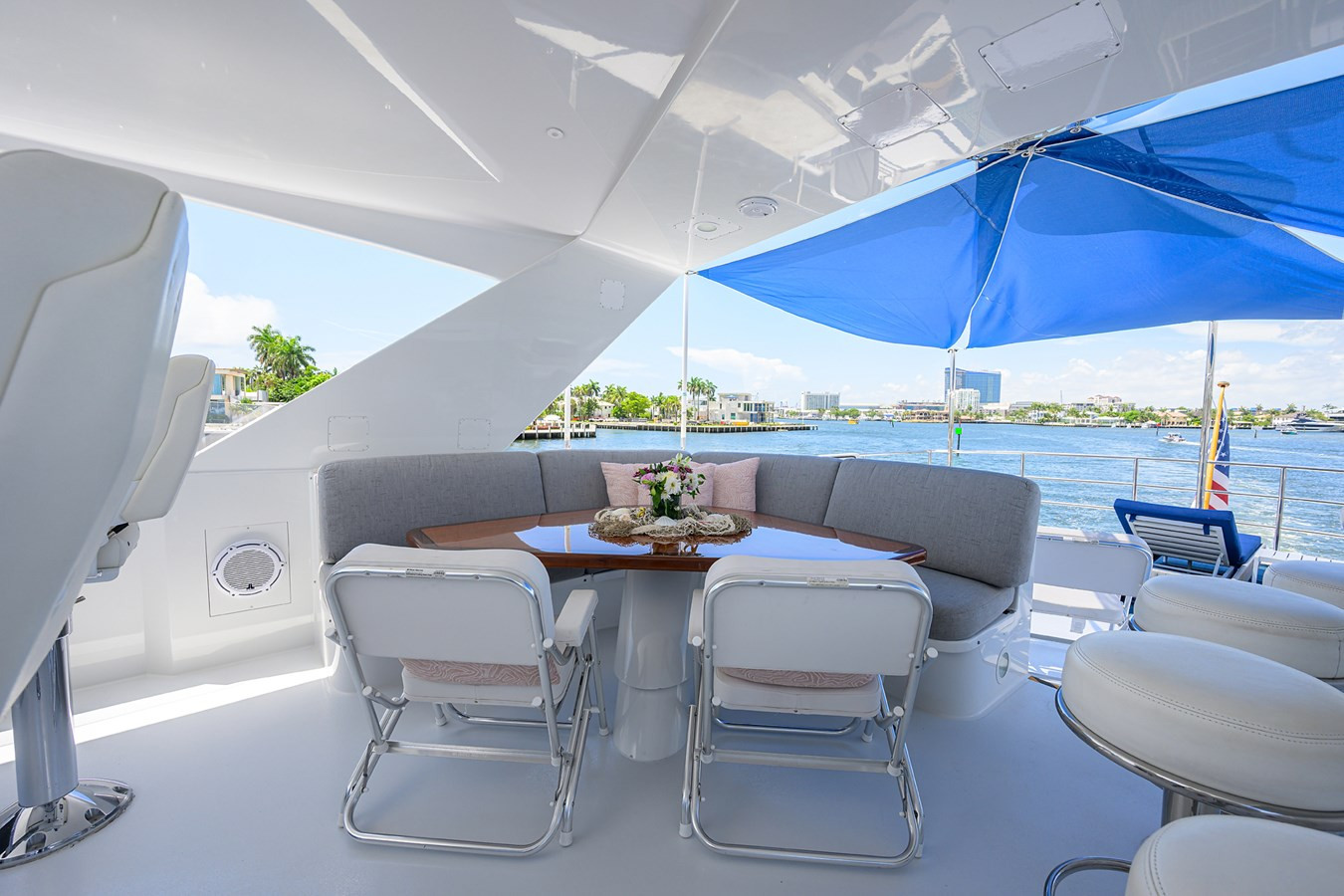 https://arconyachts.ams3.digitaloceanspaces.com/74375/conversions/large_4688551-optimize.jpg
