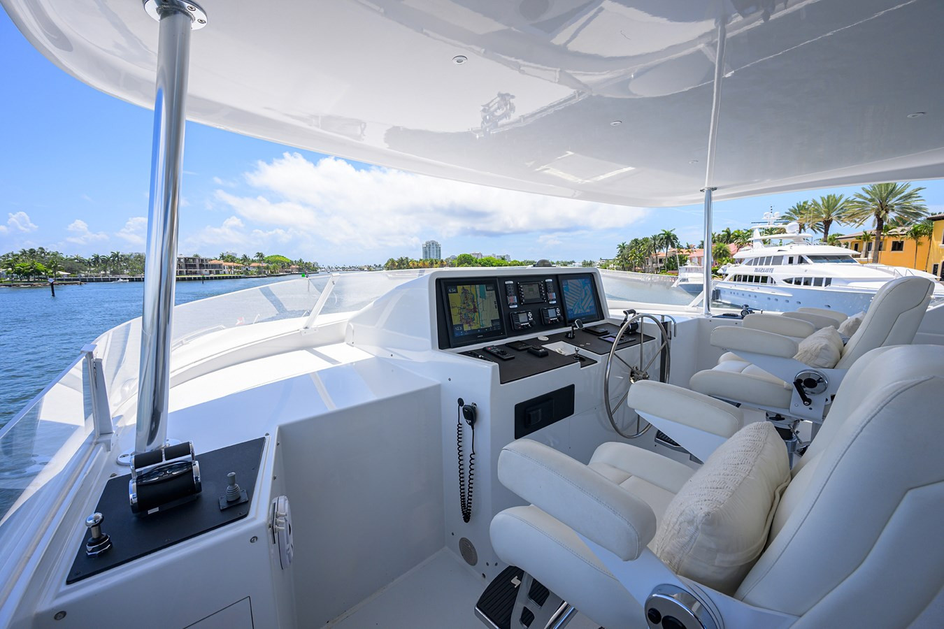 https://arconyachts.ams3.digitaloceanspaces.com/74381/conversions/large_4688553-optimize.jpg