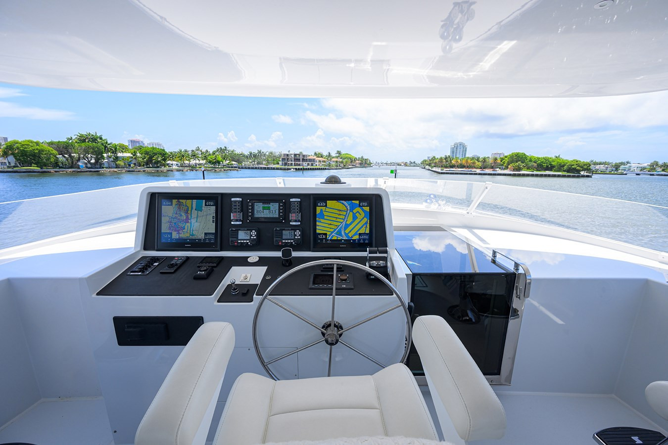 https://arconyachts.ams3.digitaloceanspaces.com/74387/conversions/large_4688555-optimize.jpg