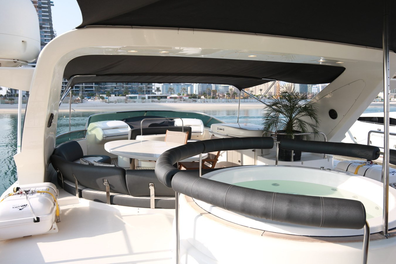 https://arconyachts.ams3.digitaloceanspaces.com/74443/conversions/large_3687468-optimize.jpg