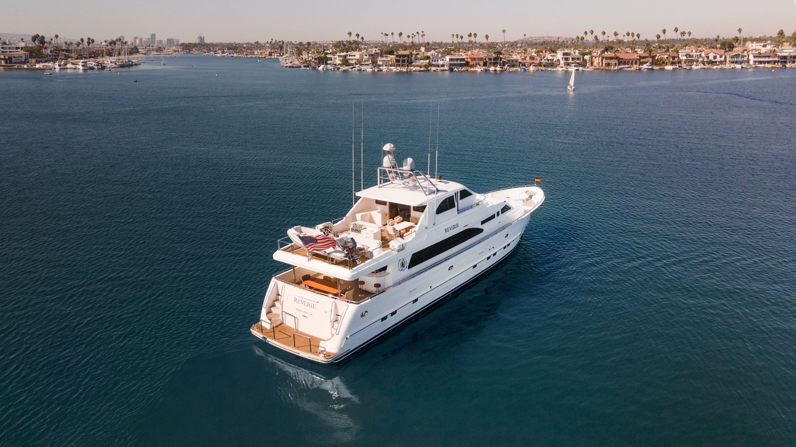 https://arconyachts.ams3.digitaloceanspaces.com/74450/conversions/large_4843469-optimize.jpg