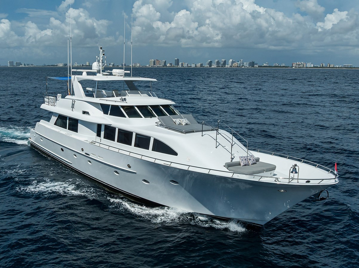https://arconyachts.ams3.digitaloceanspaces.com/74451/conversions/large_4688579-optimize.jpg