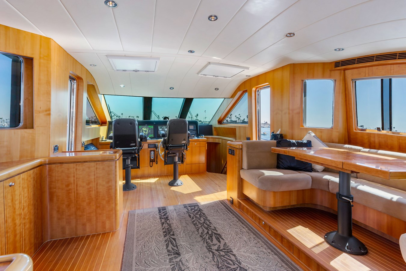 https://arconyachts.ams3.digitaloceanspaces.com/74476/conversions/large_4843479-optimize.jpg