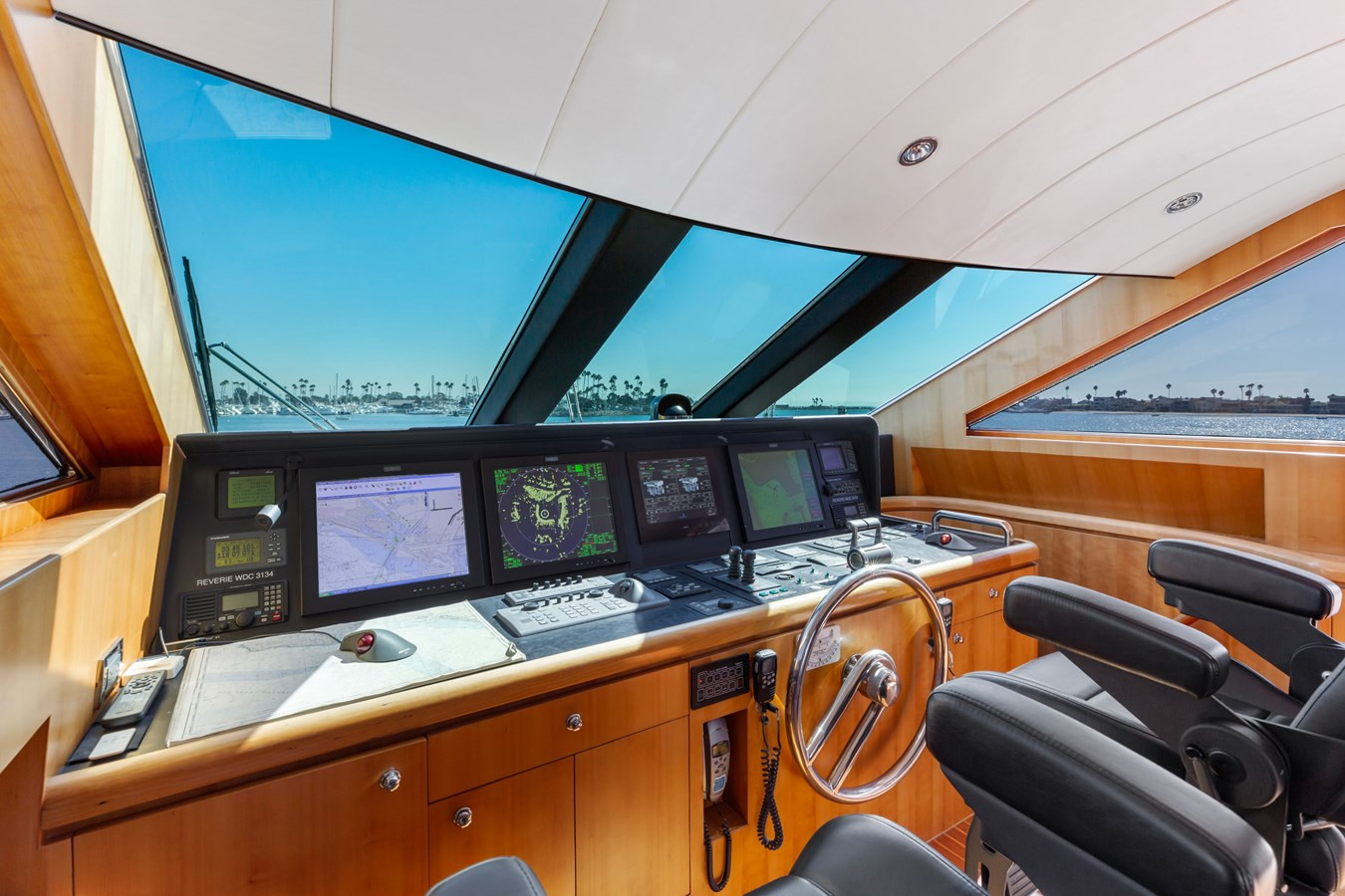 https://arconyachts.ams3.digitaloceanspaces.com/74482/conversions/large_4843482-optimize.jpg
