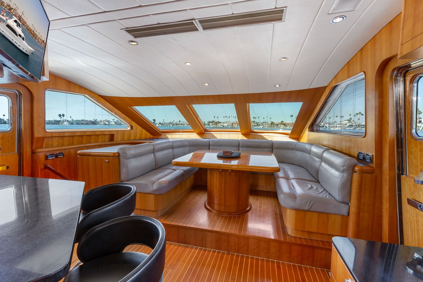 https://arconyachts.ams3.digitaloceanspaces.com/74546/conversions/large_4843504-optimize.jpg