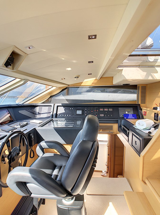 https://arconyachts.ams3.digitaloceanspaces.com/74615/conversions/large_4000780-optimize.jpg