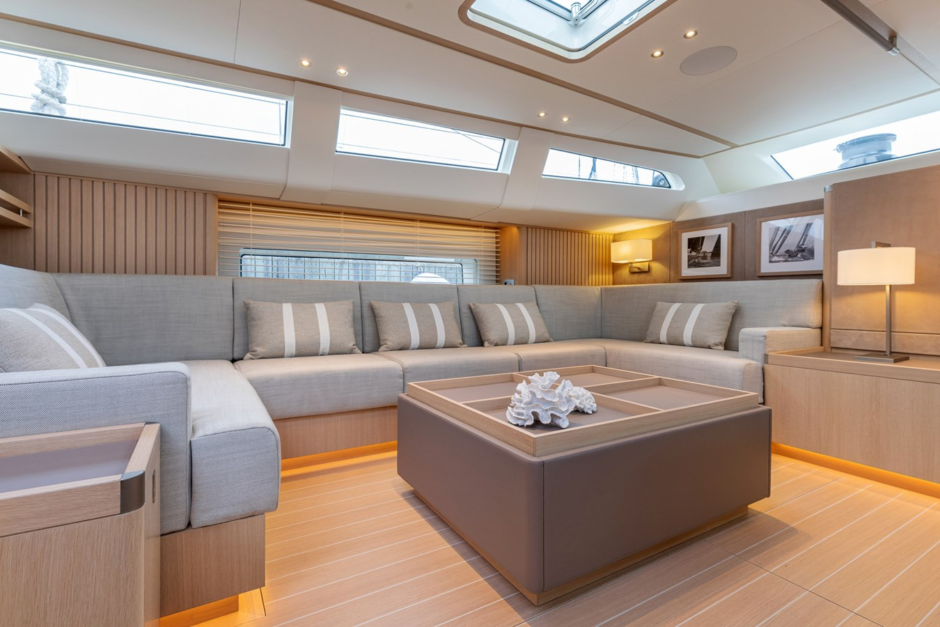 https://arconyachts.ams3.digitaloceanspaces.com/74666/conversions/large_4544463-optimize.jpg