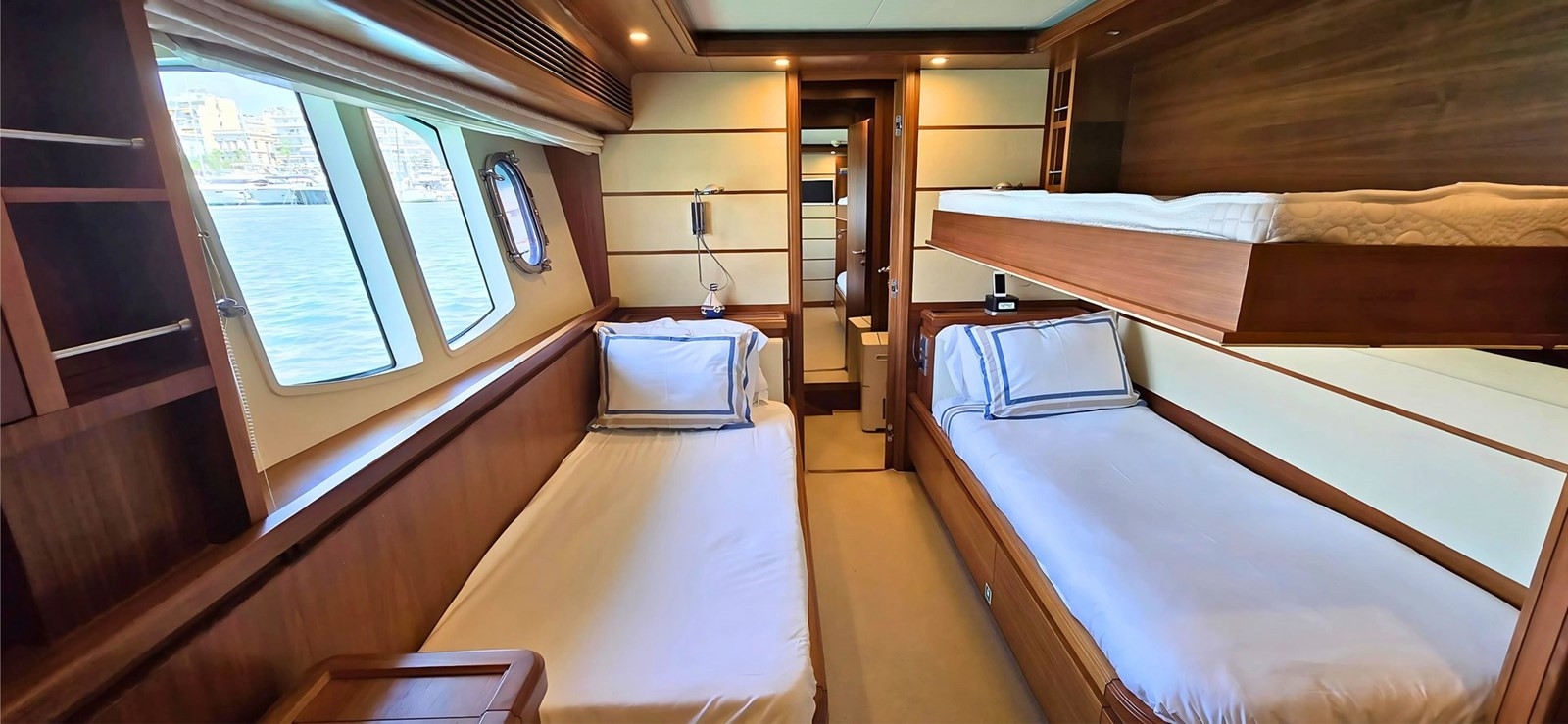 https://arconyachts.ams3.digitaloceanspaces.com/74688/conversions/large_4772813-optimize.jpg