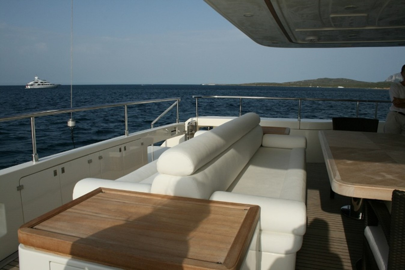 https://arconyachts.ams3.digitaloceanspaces.com/74714/conversions/large_1993338-optimize.jpg
