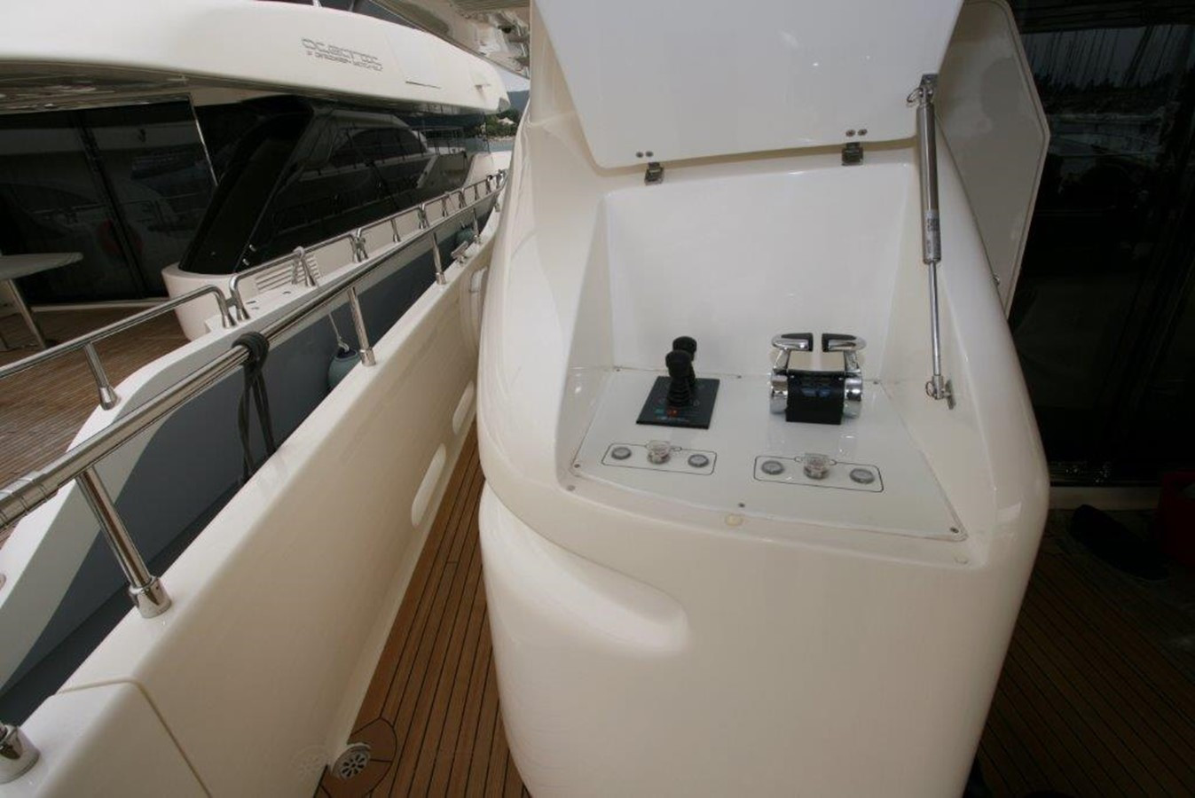 https://arconyachts.ams3.digitaloceanspaces.com/74720/conversions/large_1993348-optimize.jpg