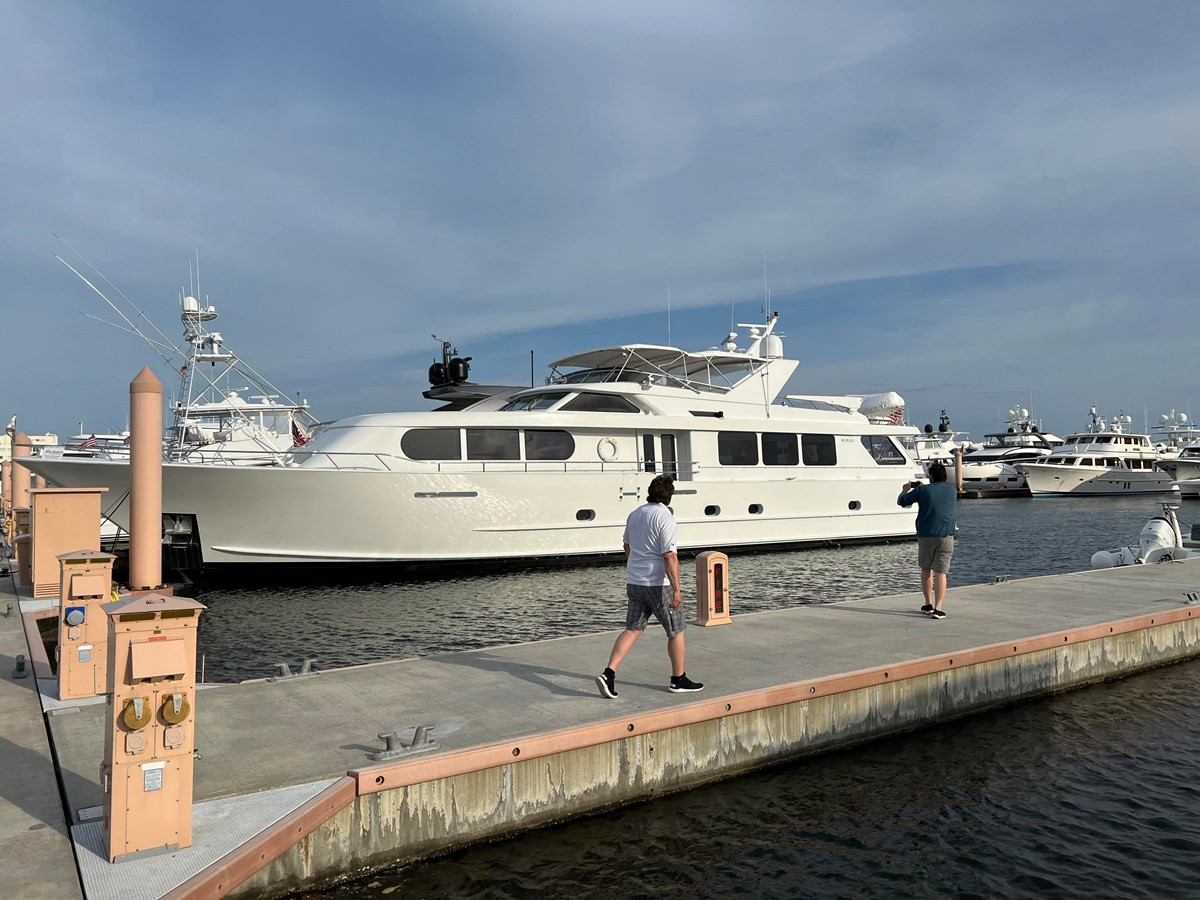 https://arconyachts.ams3.digitaloceanspaces.com/74752/conversions/large_4224203-optimize.jpg