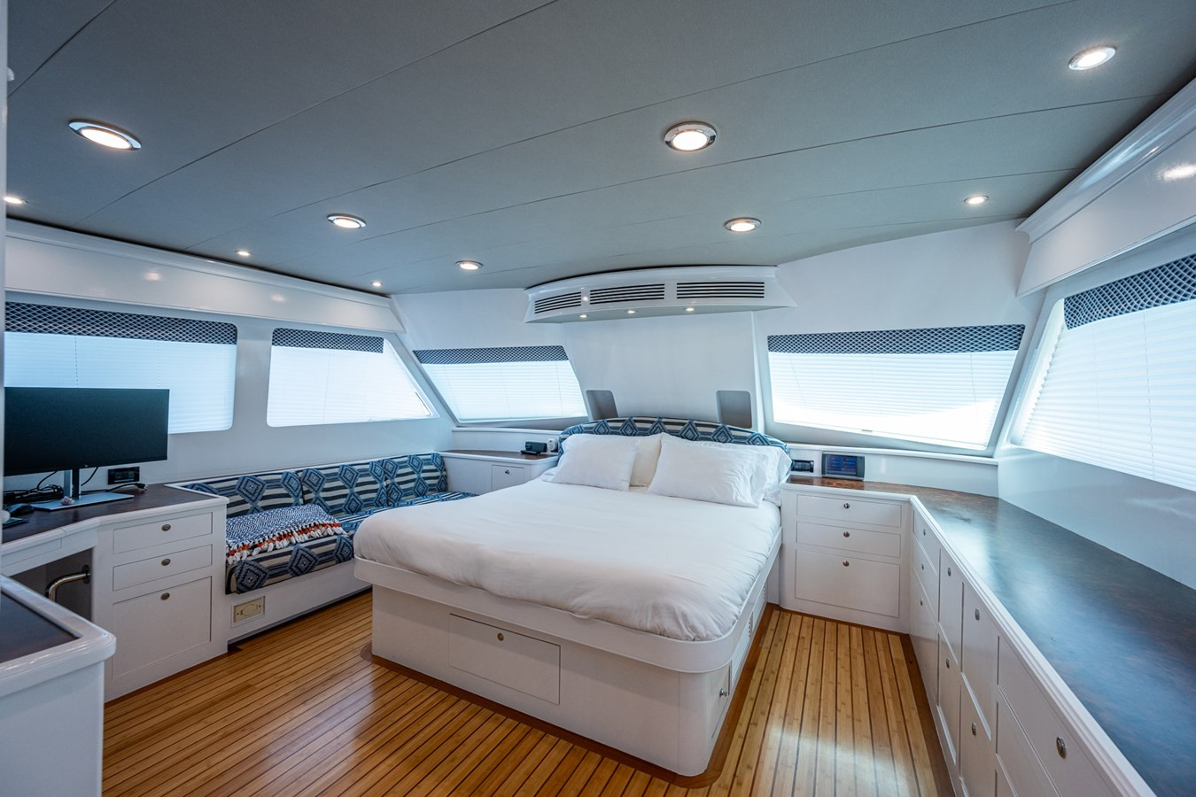 https://arconyachts.ams3.digitaloceanspaces.com/74816/conversions/large_4145706-optimize.jpg