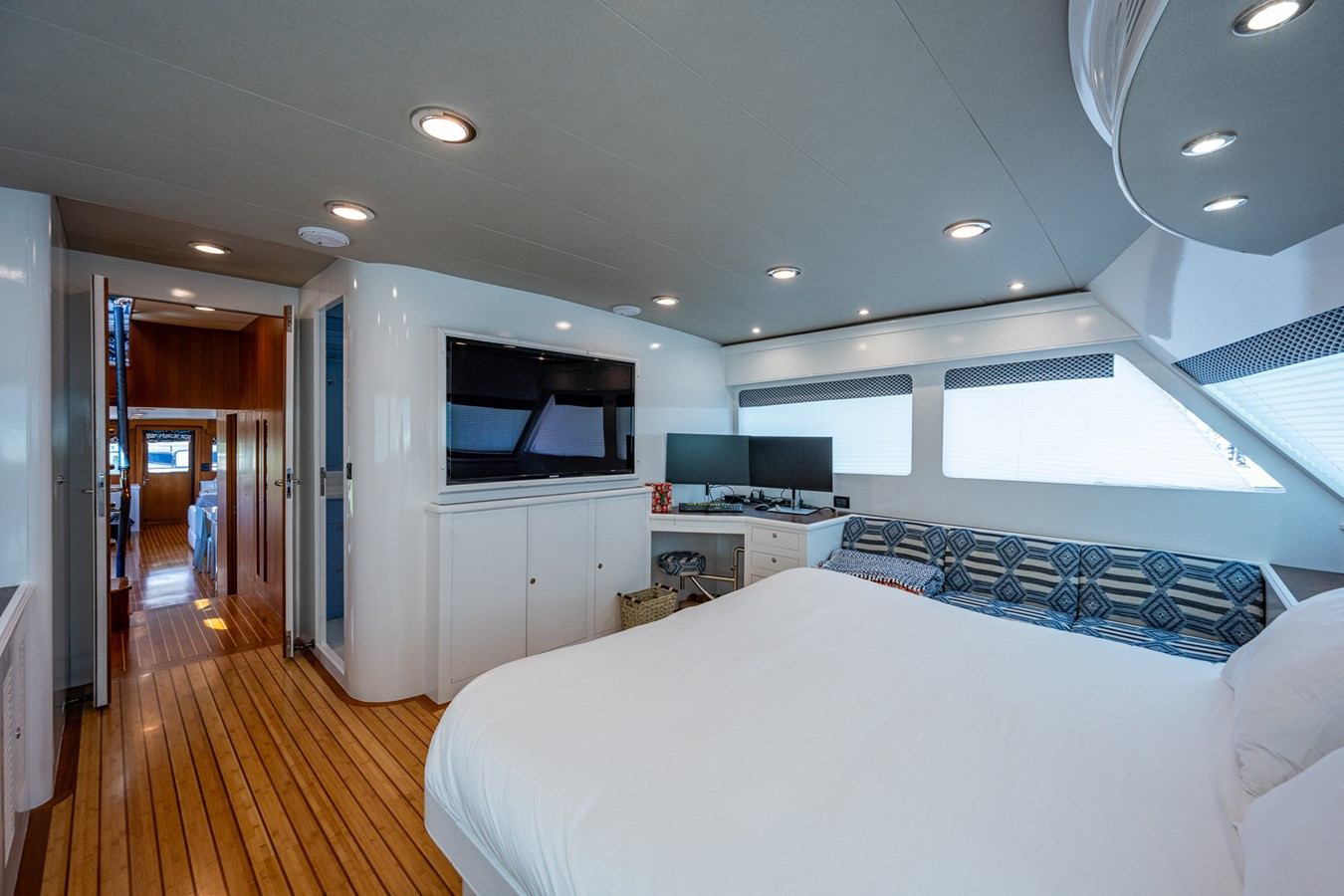 https://arconyachts.ams3.digitaloceanspaces.com/74819/conversions/large_4145707-optimize.jpg