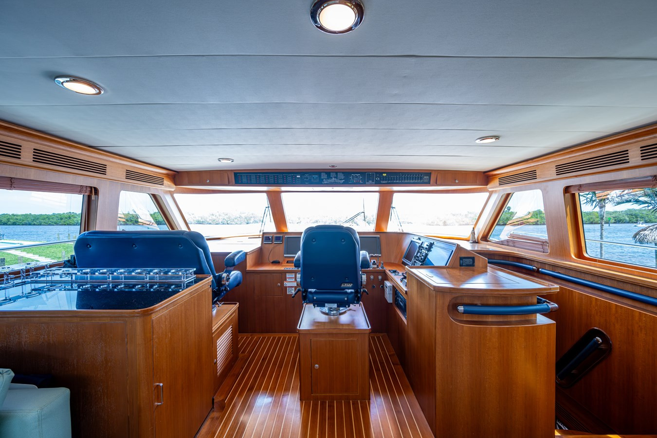 https://arconyachts.ams3.digitaloceanspaces.com/74831/conversions/large_4145711-optimize.jpg