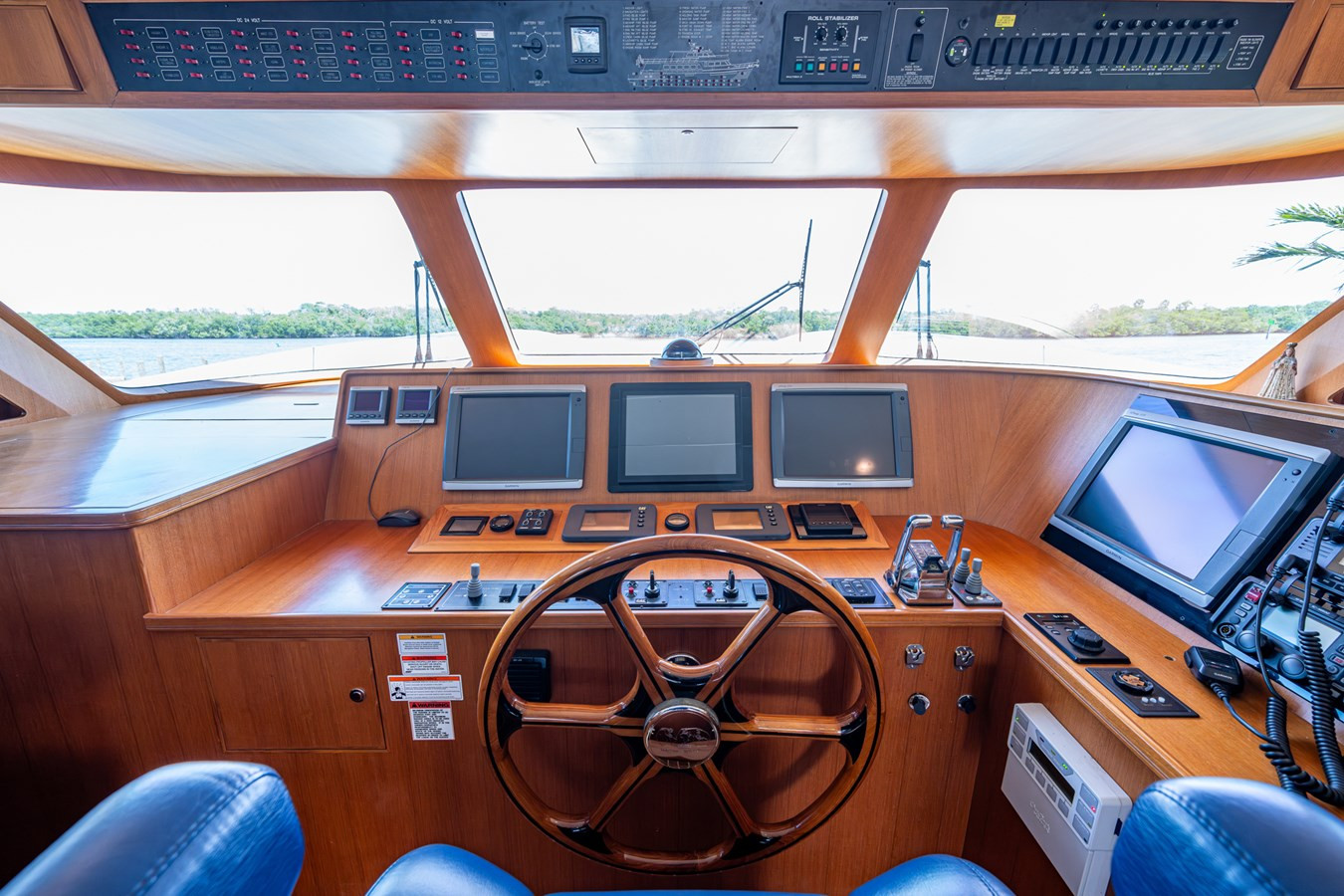 https://arconyachts.ams3.digitaloceanspaces.com/74834/conversions/large_4145712-optimize.jpg