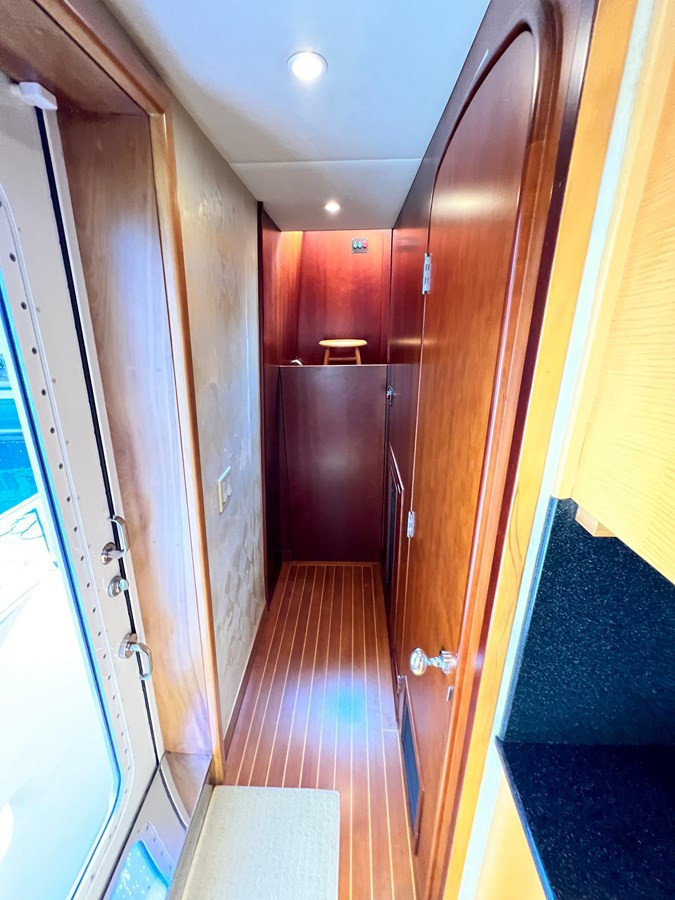 https://arconyachts.ams3.digitaloceanspaces.com/74854/conversions/large_4224237-optimize.jpg