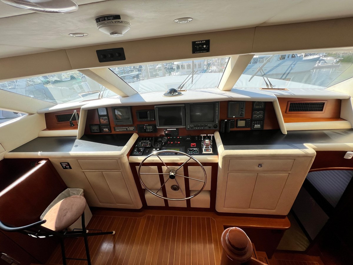 https://arconyachts.ams3.digitaloceanspaces.com/74860/conversions/large_4224239-optimize.jpg