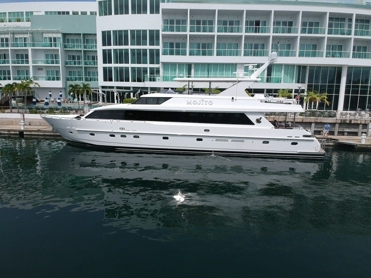 https://arconyachts.ams3.digitaloceanspaces.com/74911/conversions/large_4829022-optimize.jpg