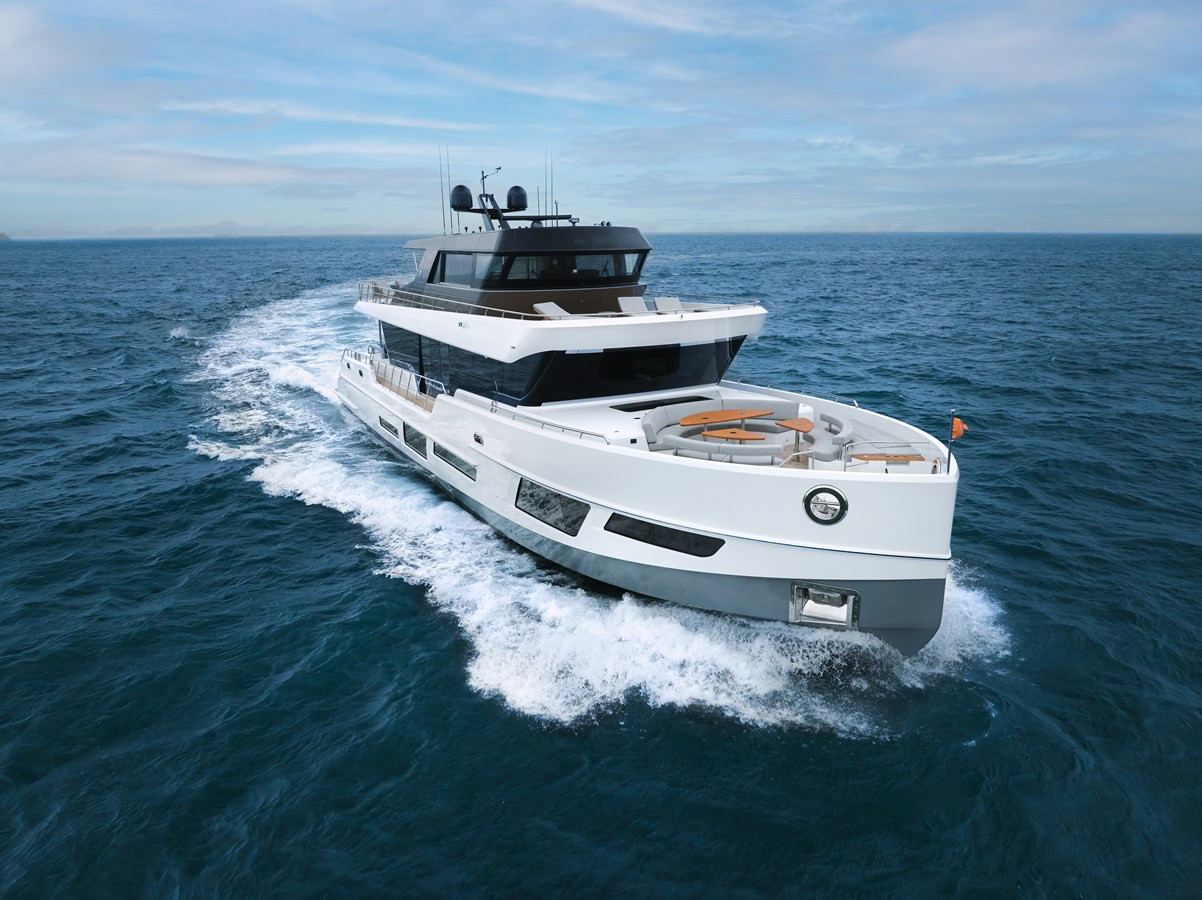 https://arconyachts.ams3.digitaloceanspaces.com/74954/conversions/large_3636186-optimize.jpg