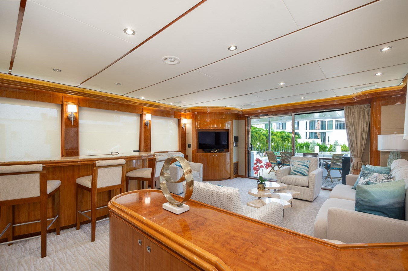 https://arconyachts.ams3.digitaloceanspaces.com/74962/conversions/large_4842110-optimize.jpg