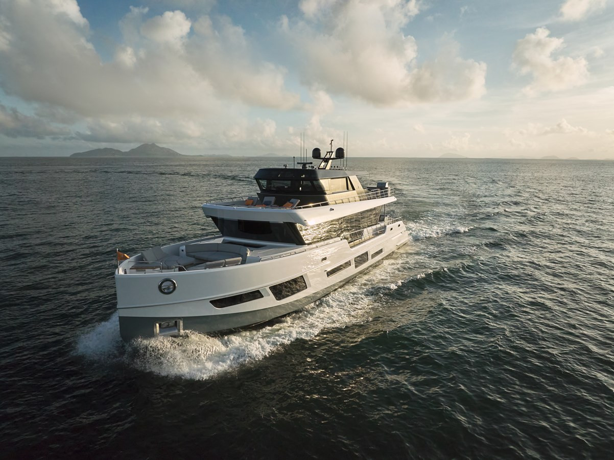 https://arconyachts.ams3.digitaloceanspaces.com/74975/conversions/large_3636271-optimize.jpg