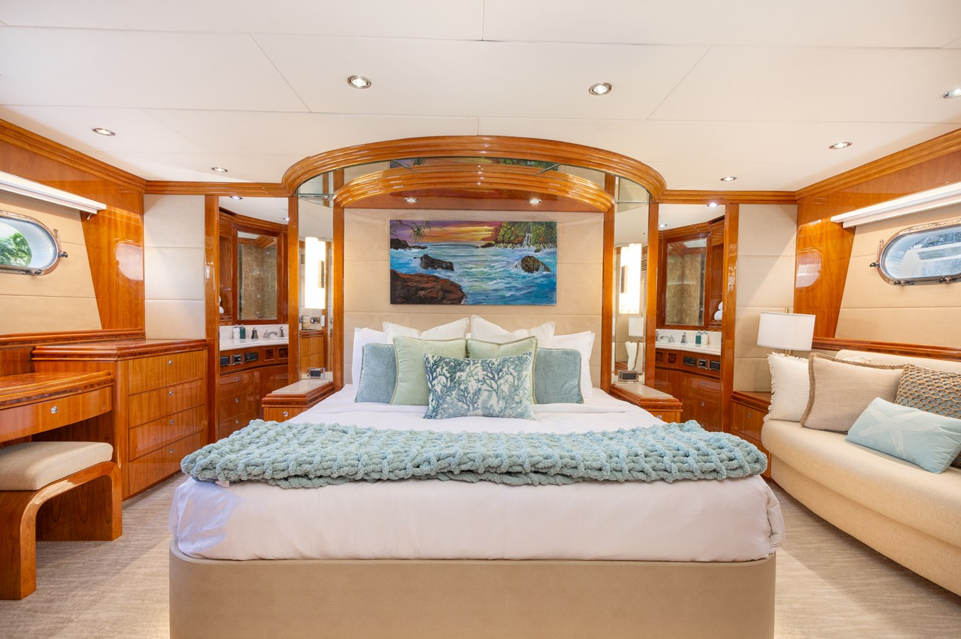 https://arconyachts.ams3.digitaloceanspaces.com/74977/conversions/large_4842109-optimize.jpg