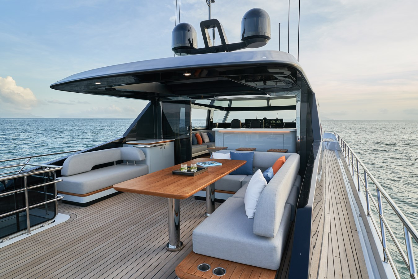 https://arconyachts.ams3.digitaloceanspaces.com/74982/conversions/large_3636274-optimize.jpg