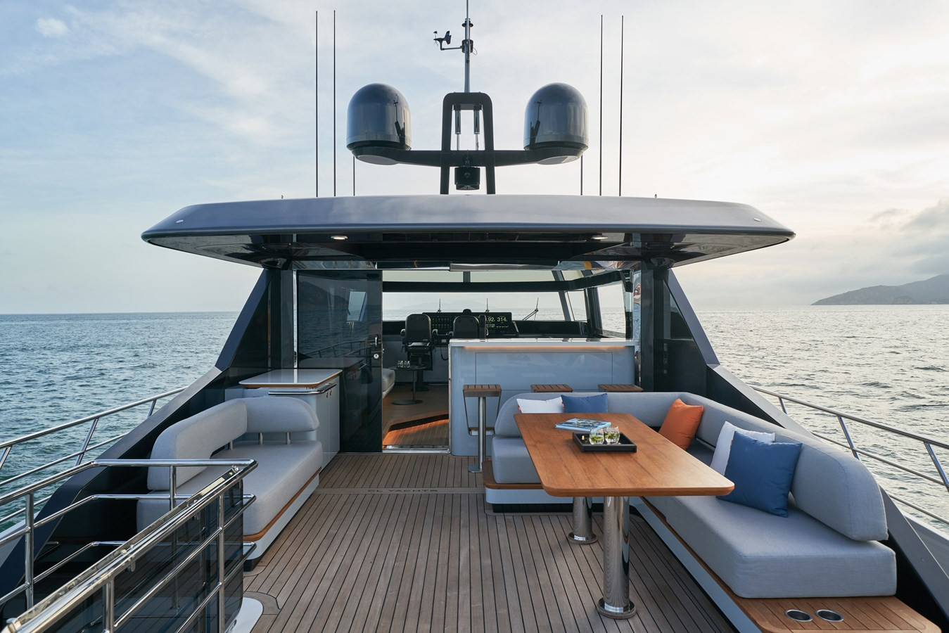 https://arconyachts.ams3.digitaloceanspaces.com/74985/conversions/large_3636275-optimize.jpg