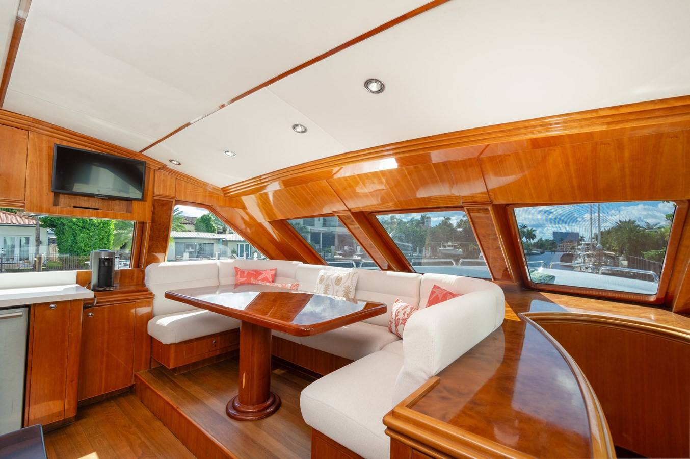 https://arconyachts.ams3.digitaloceanspaces.com/75022/conversions/large_4842098-optimize.jpg