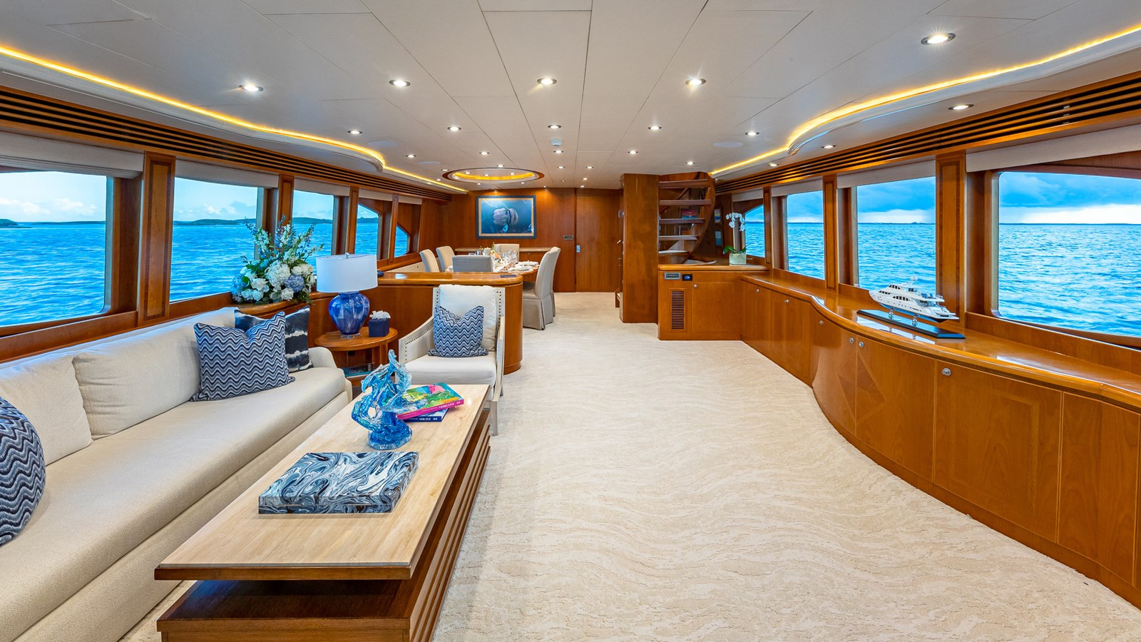 https://arconyachts.ams3.digitaloceanspaces.com/75040/conversions/large_4747940-optimize.jpg