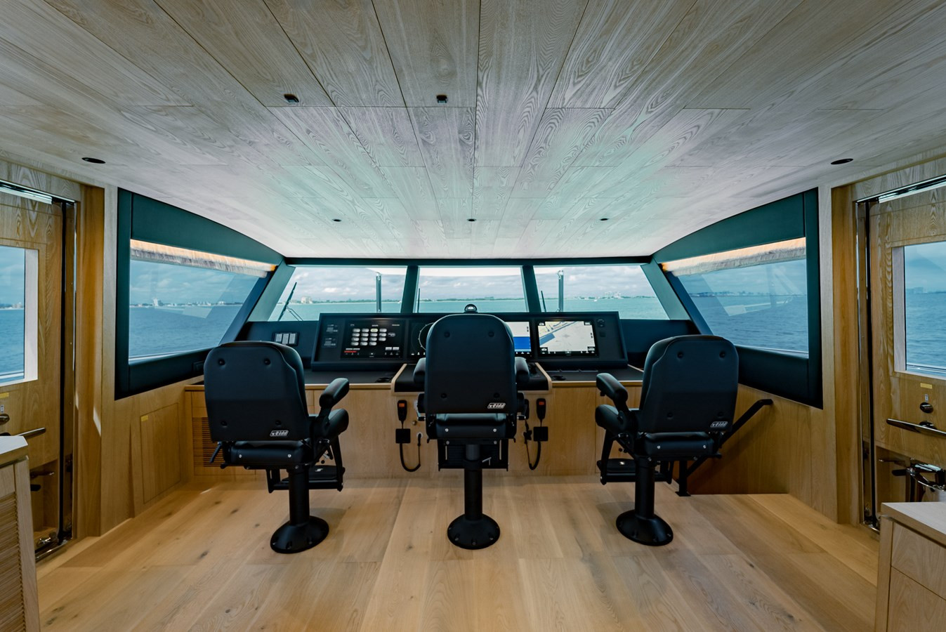https://arconyachts.ams3.digitaloceanspaces.com/75047/conversions/large_3866264-optimize.jpg