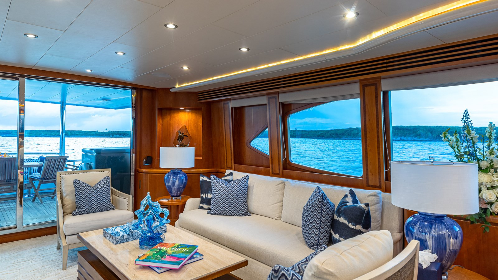 https://arconyachts.ams3.digitaloceanspaces.com/75049/conversions/large_4747943-optimize.jpg