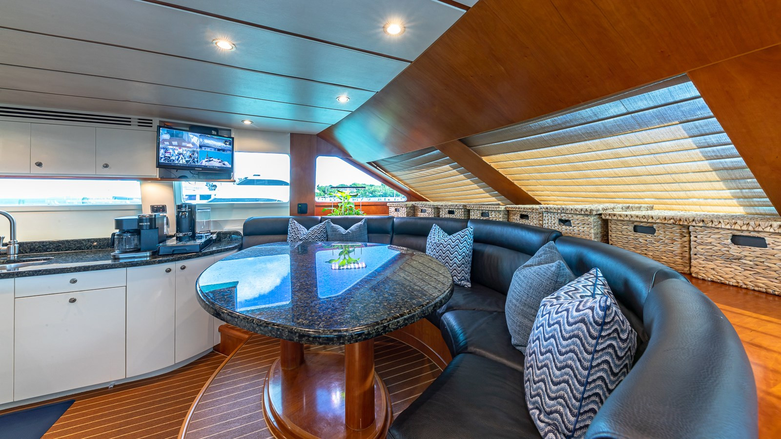 https://arconyachts.ams3.digitaloceanspaces.com/75078/conversions/large_4747953-optimize.jpg