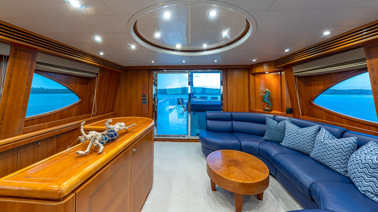 https://arconyachts.ams3.digitaloceanspaces.com/75084/conversions/large_4747955-optimize.jpg