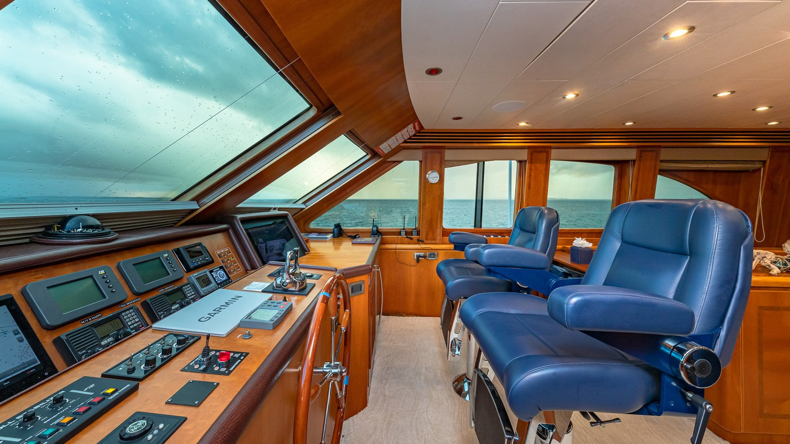 https://arconyachts.ams3.digitaloceanspaces.com/75090/conversions/large_4747957-optimize.jpg