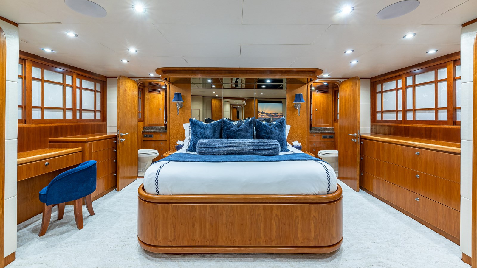 https://arconyachts.ams3.digitaloceanspaces.com/75099/conversions/large_4747960-optimize.jpg