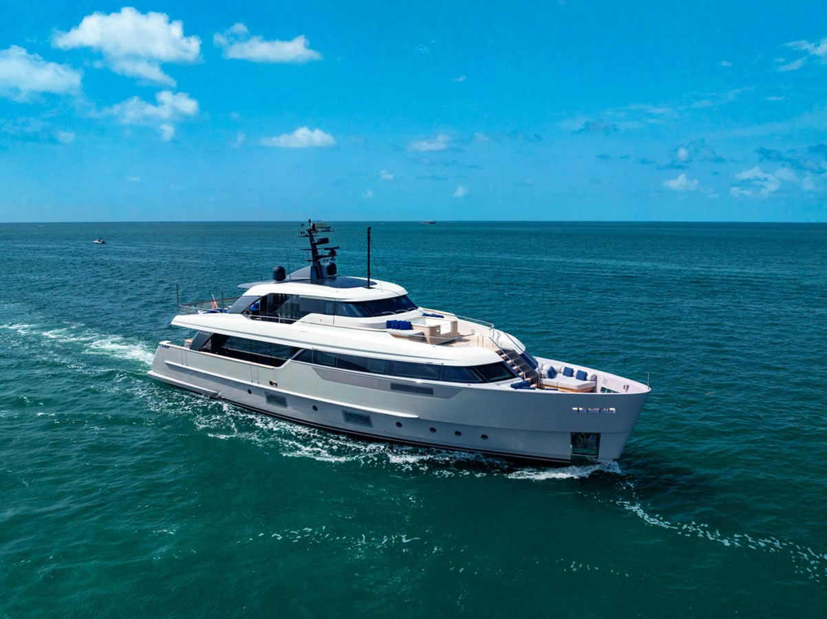 https://arconyachts.ams3.digitaloceanspaces.com/75143/conversions/large_4708483-optimize.jpg