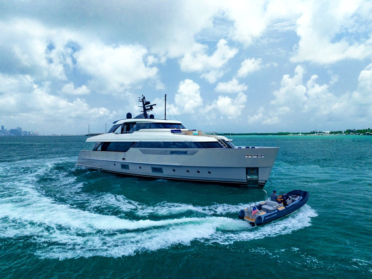 https://arconyachts.ams3.digitaloceanspaces.com/75146/conversions/large_4708510-optimize.jpg