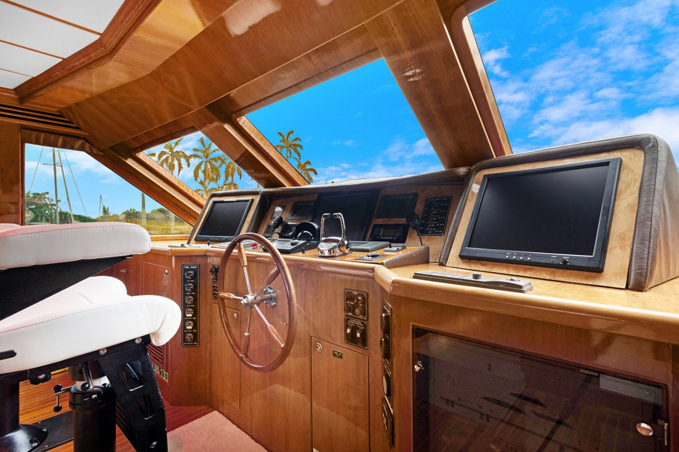 https://arconyachts.ams3.digitaloceanspaces.com/75165/conversions/large_4678229-optimize.jpg
