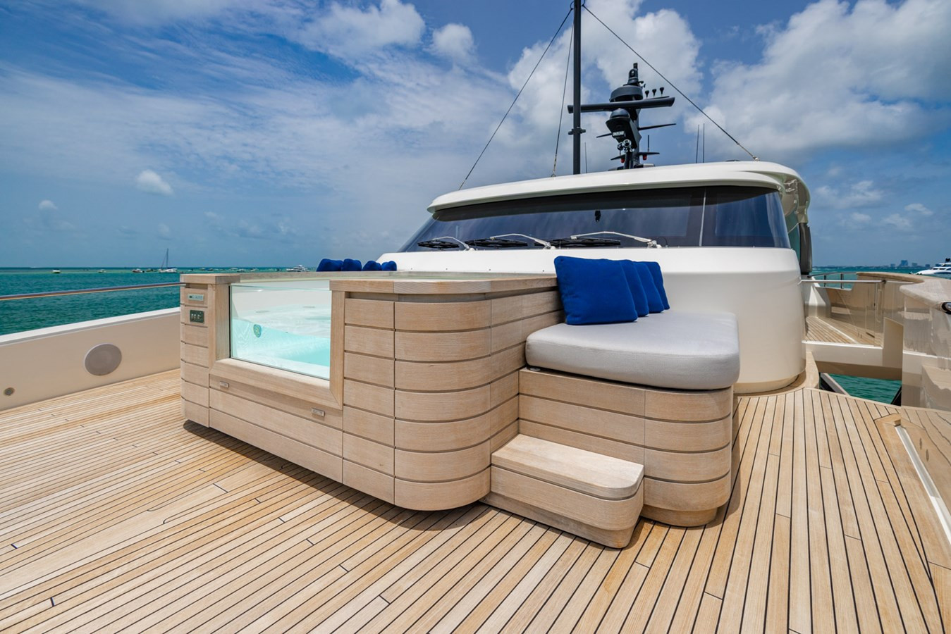 https://arconyachts.ams3.digitaloceanspaces.com/75269/conversions/large_4708562-optimize.jpg