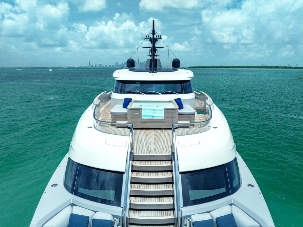 https://arconyachts.ams3.digitaloceanspaces.com/75272/conversions/large_4708563-optimize.jpg