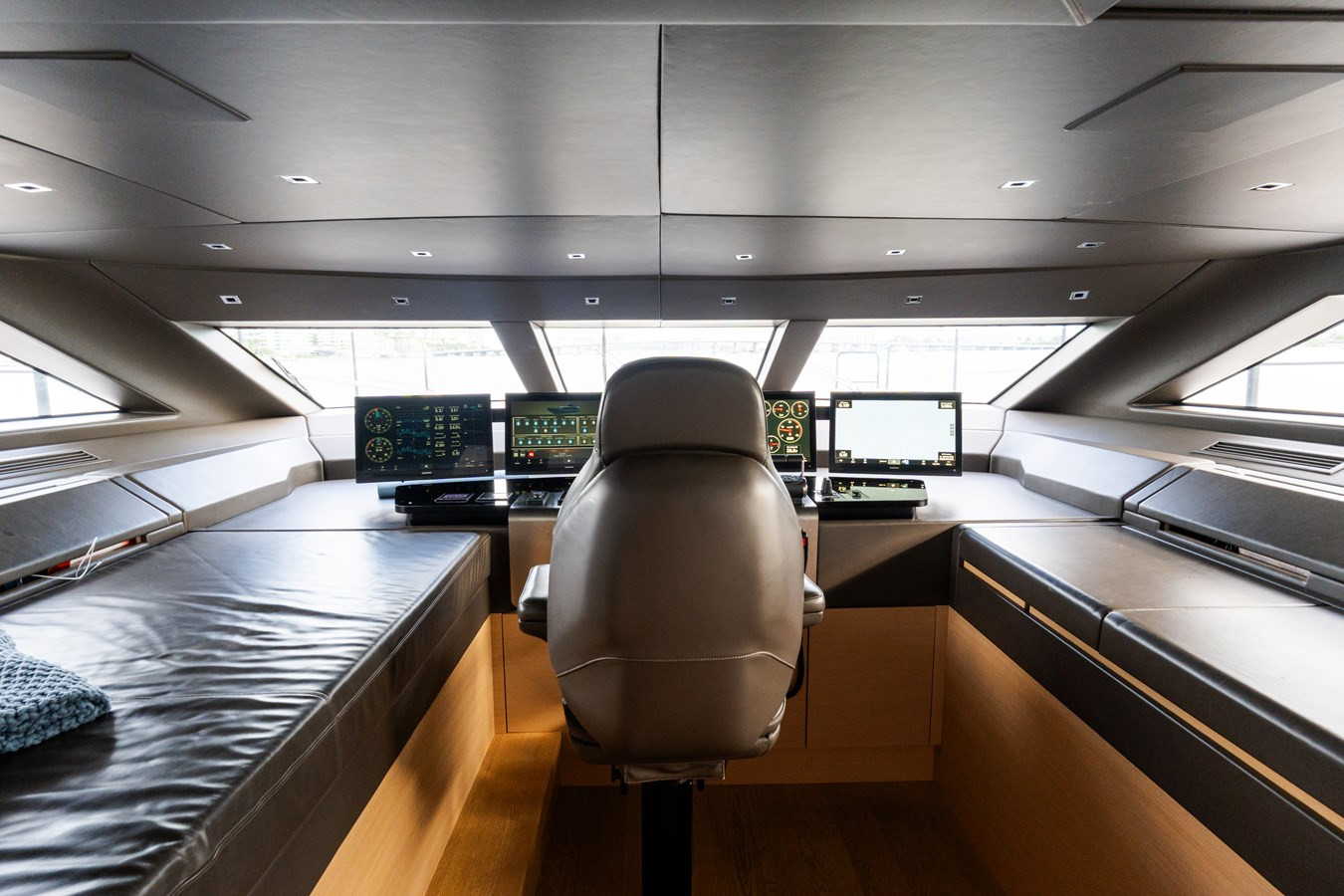 https://arconyachts.ams3.digitaloceanspaces.com/75275/conversions/large_4741158-optimize.jpg