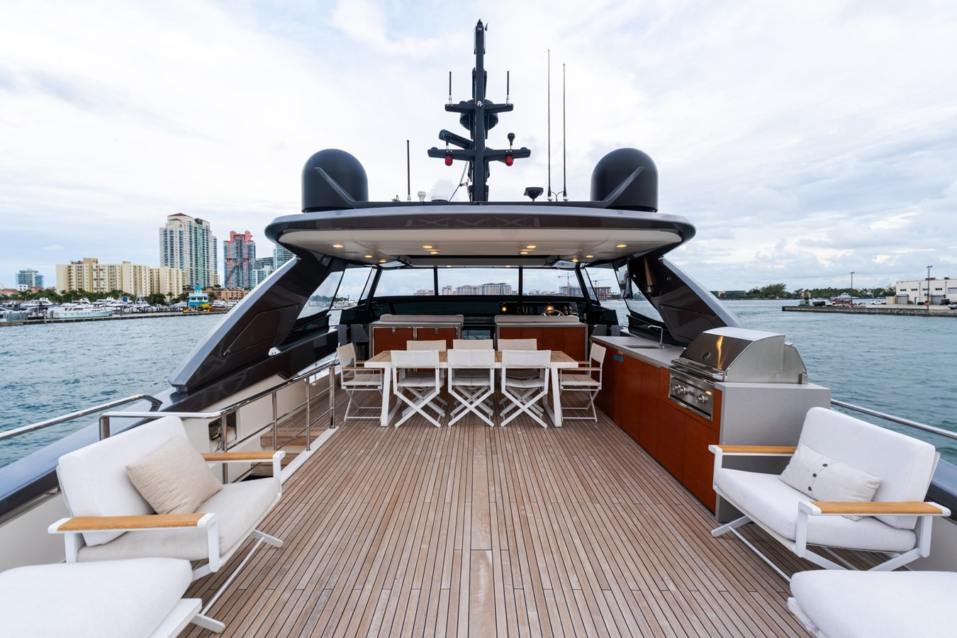 https://arconyachts.ams3.digitaloceanspaces.com/75314/conversions/large_4741183-optimize.jpg
