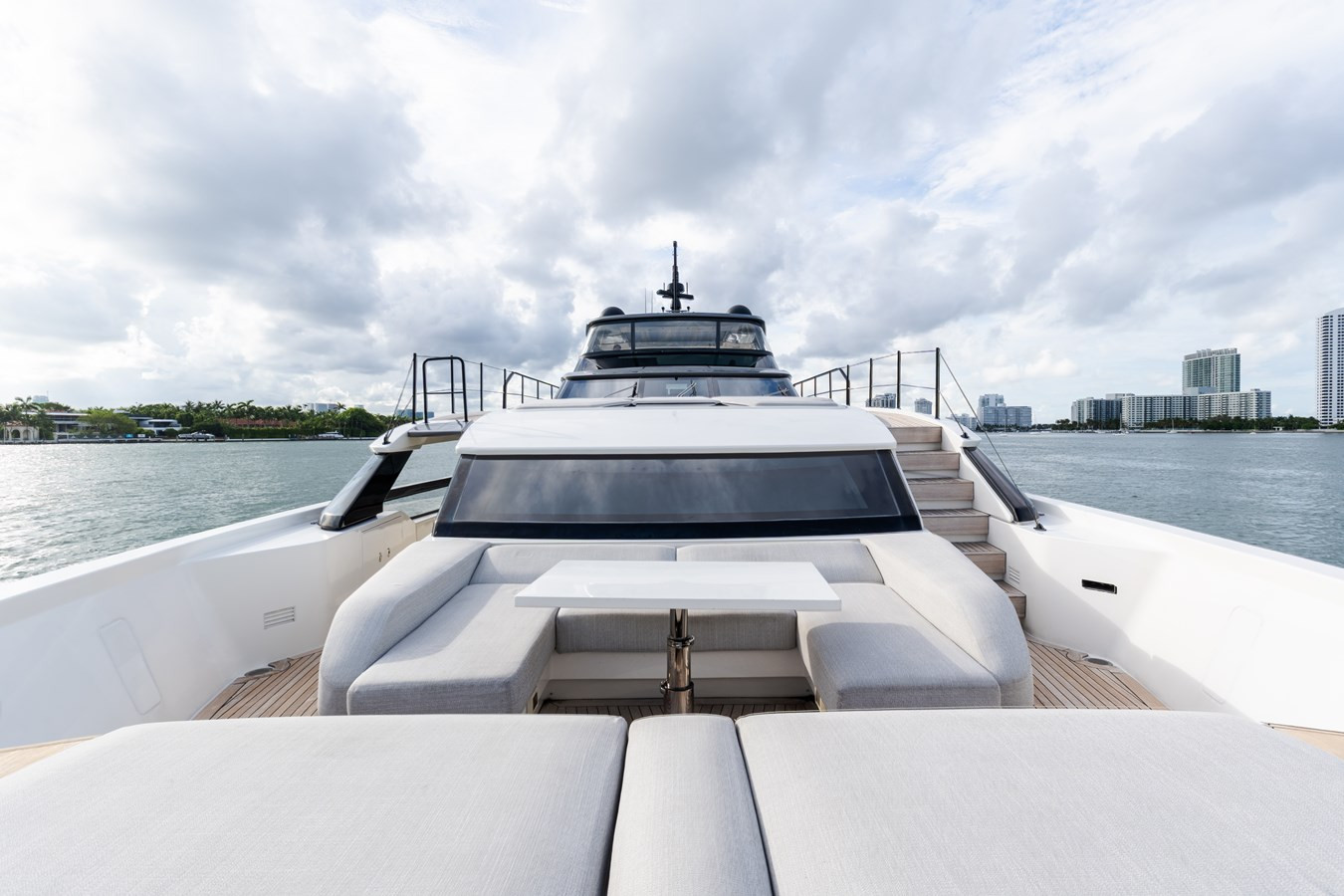 https://arconyachts.ams3.digitaloceanspaces.com/75332/conversions/large_4741190-optimize.jpg