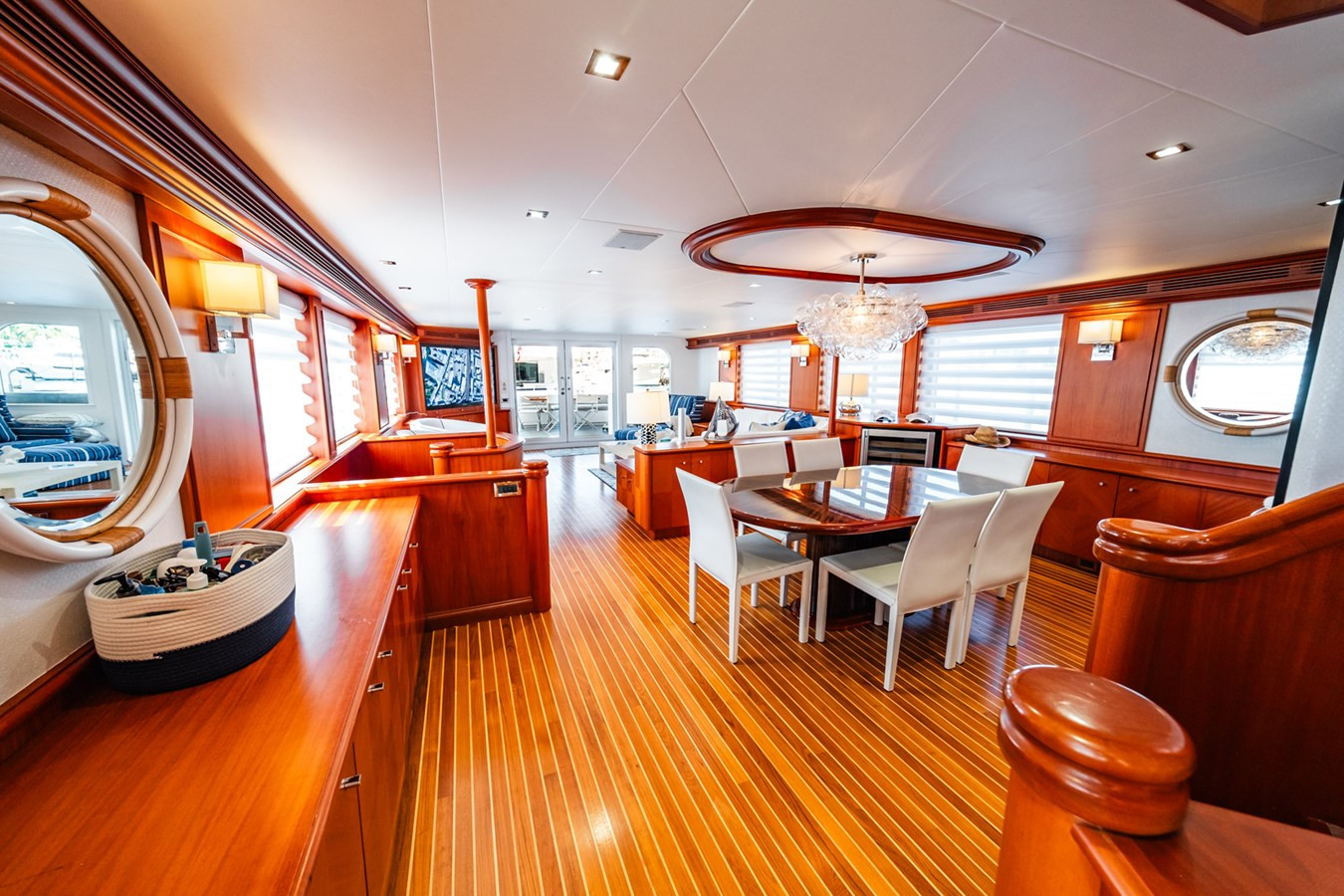 https://arconyachts.ams3.digitaloceanspaces.com/75343/conversions/large_4757321-optimize.jpg