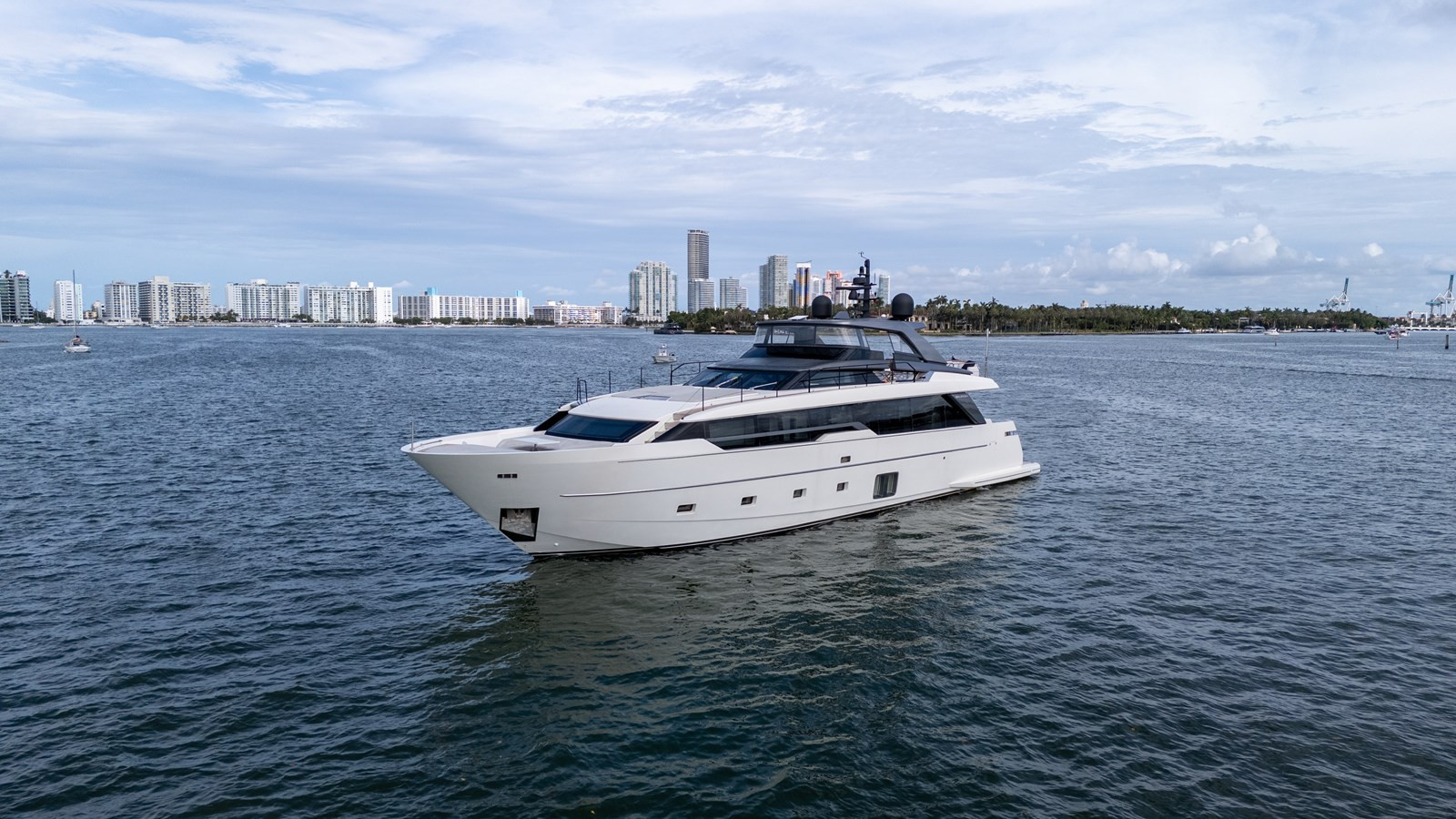 https://arconyachts.ams3.digitaloceanspaces.com/75356/conversions/large_4741198-optimize.jpg